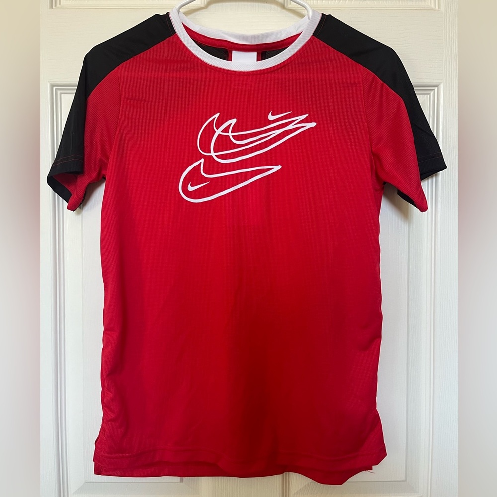 Nike Boys Dri-Fit Tee!